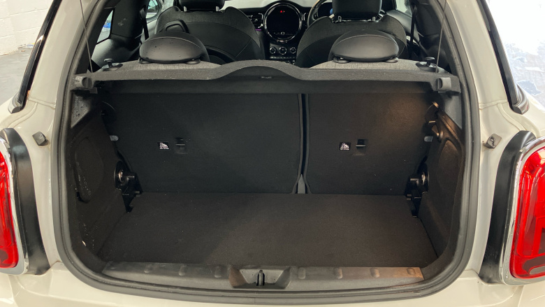 MINI Hatchback 135kW Cooper S Level 2 33kWh 3dr Auto Electric Hatchback